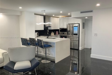 Condominio en venta en Hallandale Beach, Florida, 1 dormitorio, 77.29 m2 № 1984739 - foto 5