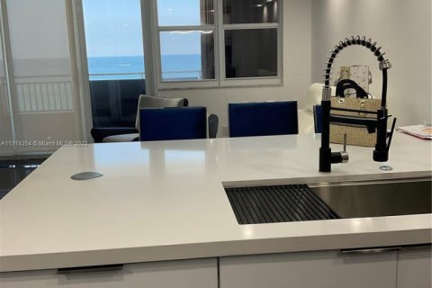 Condominio en venta en Hallandale Beach, Florida, 1 dormitorio, 77.29 m2 № 1984739 - foto 4