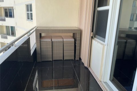 Condominio en venta en Hallandale Beach, Florida, 1 dormitorio, 77.29 m2 № 1984739 - foto 23