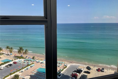 Condominio en venta en Hallandale Beach, Florida, 1 dormitorio, 77.29 m2 № 1984739 - foto 16