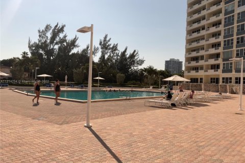 Condominio en venta en Hallandale Beach, Florida, 1 dormitorio, 77.29 m2 № 1984739 - foto 26