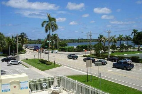 Condominio en alquiler en West Palm Beach, Florida, 1 dormitorio, 55.93 m2 № 1228756 - foto 1