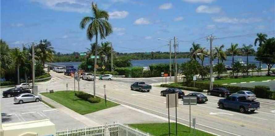 Condominio en West Palm Beach, Florida, 1 dormitorio  № 1228756