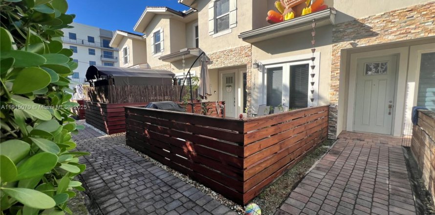 Таунхаус в Хомстед, Флорида 4 спальни, 177.07м2 № 1970236