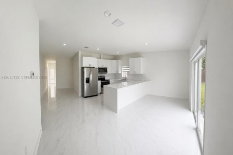 Casa en venta en Homestead, Florida, 4 dormitorios, 144.46 m2 № 2154884 - foto 3