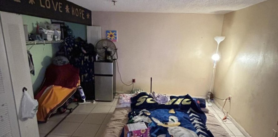 Condominio en Miami, Florida, 1 dormitorio  № 1050022