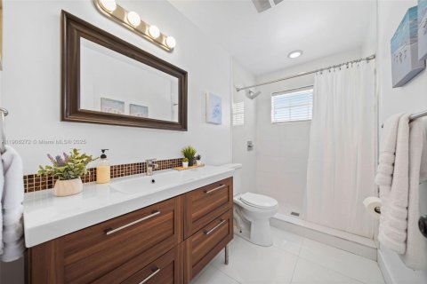 Villa ou maison à vendre à Miami, Floride: 5 chambres, 320.61 m2 № 1956900 - photo 13