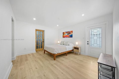 Villa ou maison à vendre à Miami, Floride: 5 chambres, 320.61 m2 № 1956900 - photo 11