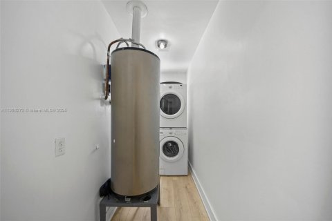 Villa ou maison à vendre à Miami, Floride: 5 chambres, 320.61 m2 № 1956900 - photo 16