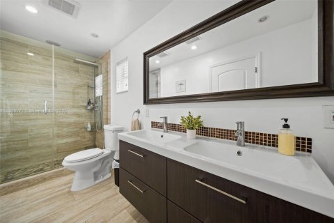 Villa ou maison à vendre à Miami, Floride: 5 chambres, 320.61 m2 № 1956900 - photo 10