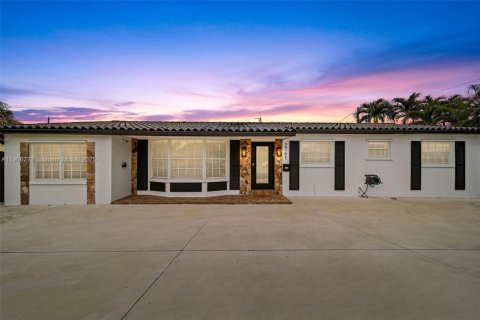 Villa ou maison à vendre à Miami, Floride: 5 chambres, 320.61 m2 № 1956900 - photo 17