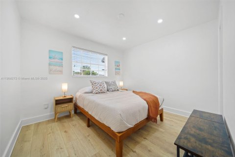 Villa ou maison à vendre à Miami, Floride: 5 chambres, 320.61 m2 № 1956900 - photo 12