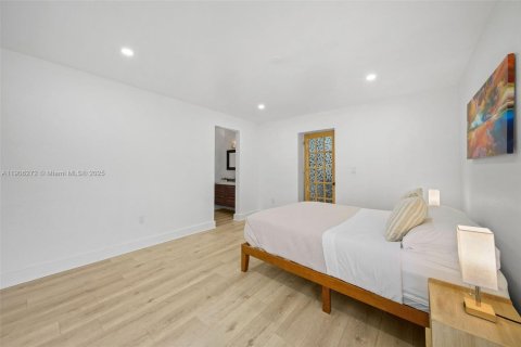 Villa ou maison à vendre à Miami, Floride: 5 chambres, 320.61 m2 № 1956900 - photo 14