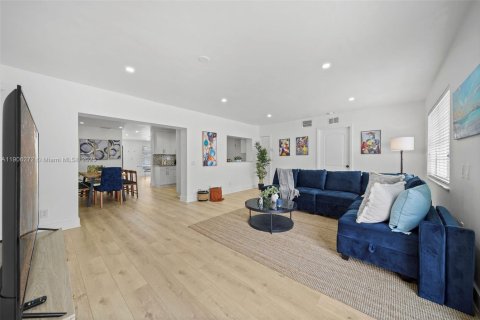 Villa ou maison à vendre à Miami, Floride: 5 chambres, 320.61 m2 № 1956900 - photo 5