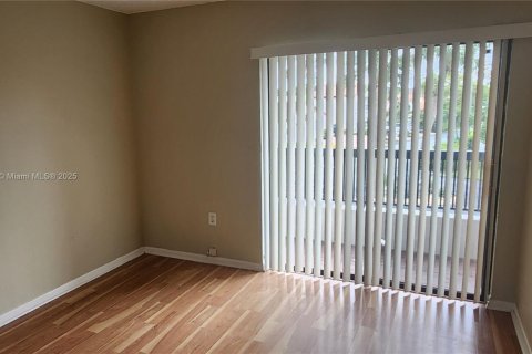 Villa ou maison à louer à Miami, Floride: 4 chambres, 242.75 m2 № 1948790 - photo 30
