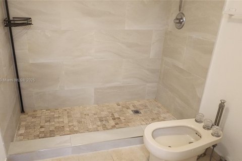 Villa ou maison à louer à Miami, Floride: 4 chambres, 242.75 m2 № 1948790 - photo 25