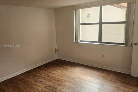 Villa ou maison à louer à Miami, Floride: 4 chambres, 242.75 m2 № 1948790 - photo 18