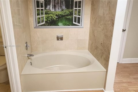 Villa ou maison à louer à Miami, Floride: 4 chambres, 242.75 m2 № 1948790 - photo 26