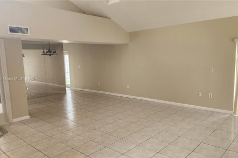 Villa ou maison à louer à Miami, Floride: 4 chambres, 242.75 m2 № 1948790 - photo 10