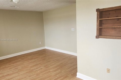 Villa ou maison à louer à Miami, Floride: 4 chambres, 242.75 m2 № 1948790 - photo 23