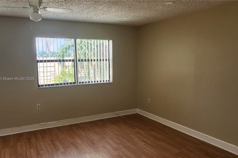 Villa ou maison à louer à Miami, Floride: 4 chambres, 242.75 m2 № 1948790 - photo 21