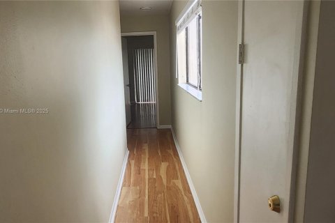 Villa ou maison à louer à Miami, Floride: 4 chambres, 242.75 m2 № 1948790 - photo 29