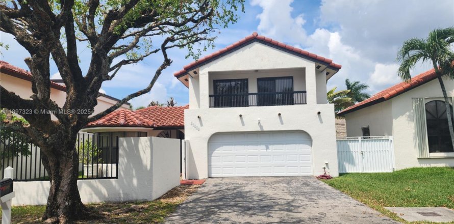 Villa ou maison à Miami, Floride 4 chambres, 242.75 m2 № 1948790