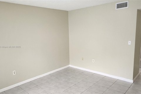 Villa ou maison à louer à Miami, Floride: 4 chambres, 242.75 m2 № 1948790 - photo 15