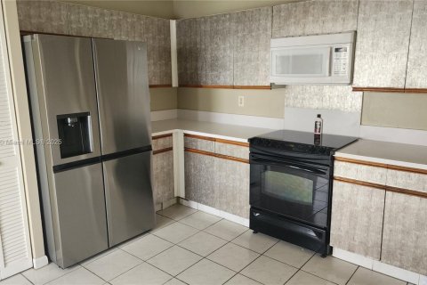 Villa ou maison à louer à Miami, Floride: 4 chambres, 242.75 m2 № 1948790 - photo 4