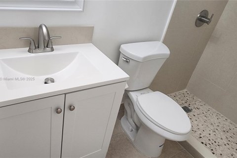 Villa ou maison à louer à Miami, Floride: 4 chambres, 242.75 m2 № 1948790 - photo 13