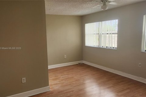 Villa ou maison à louer à Miami, Floride: 4 chambres, 242.75 m2 № 1948790 - photo 22