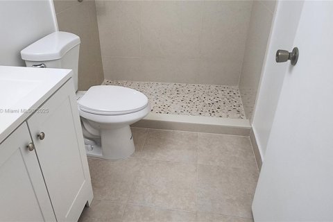 Villa ou maison à louer à Miami, Floride: 4 chambres, 242.75 m2 № 1948790 - photo 12