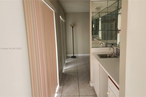 Villa ou maison à louer à Miami, Floride: 4 chambres, 242.75 m2 № 1948790 - photo 11