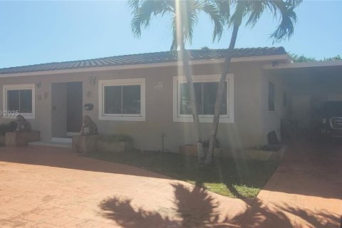 Купить виллу или дом в Холливуд, Флорида 4 спальни, 229.1м2, № 1965706 - фото 5