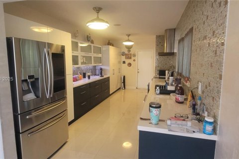 Купить виллу или дом в Холливуд, Флорида 4 спальни, 229.1м2, № 1965706 - фото 8