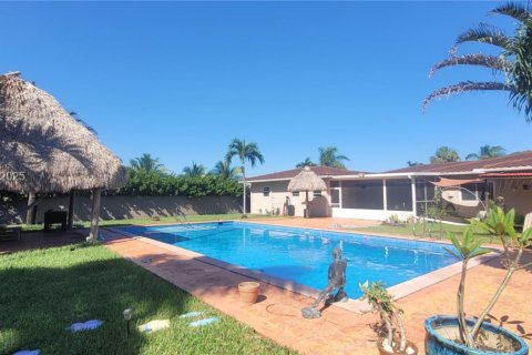 House in Hollywood, Florida 4 bedrooms, 229.1 sq.m. № 1965706 - photo 19