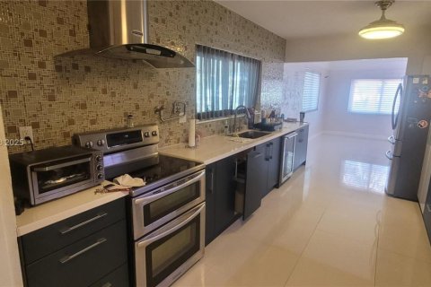 Купить виллу или дом в Холливуд, Флорида 4 спальни, 229.1м2, № 1965706 - фото 9