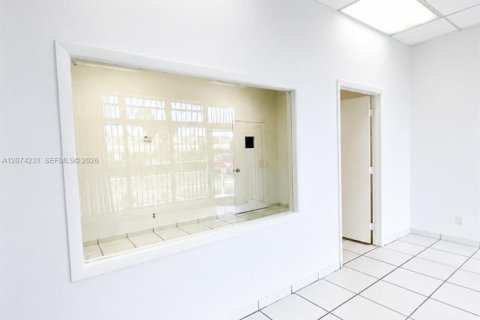 Купить коммерческую недвижимость в Майами, Флорида № 2311488 - фото 3