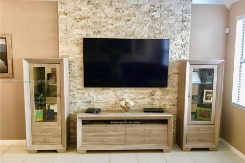 House in Pompano Beach, Florida 3 bedrooms, 131.92 sq.m. № 1946537 - photo 6