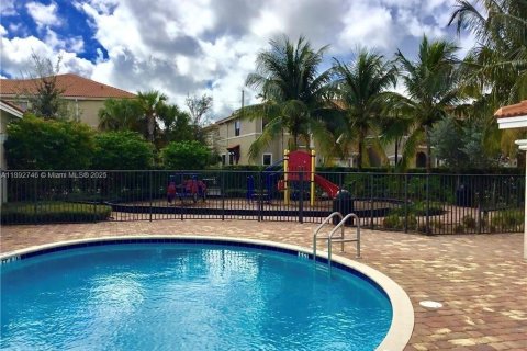 House in Pompano Beach, Florida 3 bedrooms, 131.92 sq.m. № 1946537 - photo 24