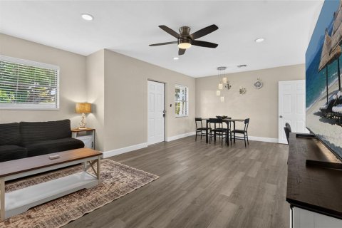 Villa ou maison à vendre à Bradenton, Floride: 3 chambres, 100.89 m2 № 2284690 - photo 6