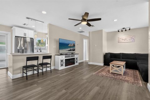 Villa ou maison à vendre à Bradenton, Floride: 3 chambres, 100.89 m2 № 2284690 - photo 4