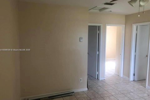 Commercial property in Dania Beach, Florida 111.76 sq.m. № 1841295 - photo 15