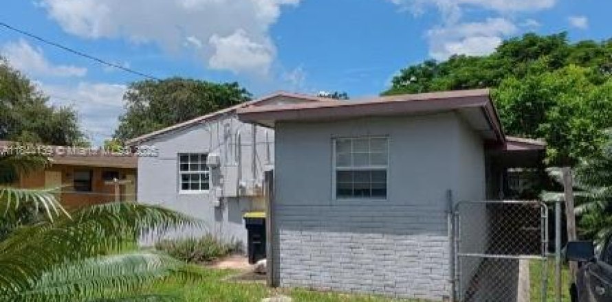 Commercial property in Dania Beach, Florida 111.76 sq.m. № 1841295