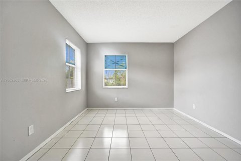 House in West Park, Florida 3 bedrooms, 106.65 sq.m. № 2068142 - photo 25