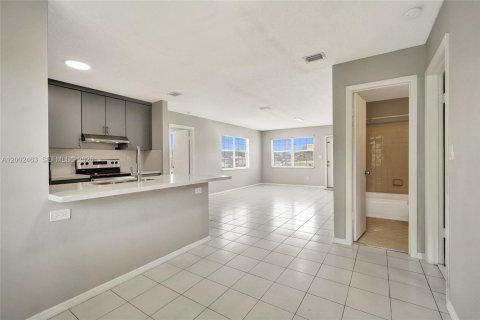 House in West Park, Florida 3 bedrooms, 106.65 sq.m. № 2068142 - photo 14