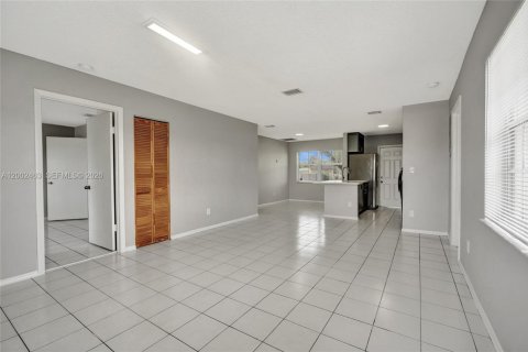 House in West Park, Florida 3 bedrooms, 106.65 sq.m. № 2068142 - photo 7