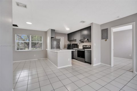 House in West Park, Florida 3 bedrooms, 106.65 sq.m. № 2068142 - photo 9