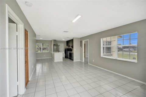 House in West Park, Florida 3 bedrooms, 106.65 sq.m. № 2068142 - photo 6