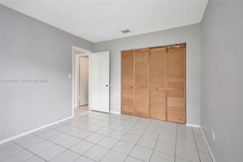 House in West Park, Florida 3 bedrooms, 106.65 sq.m. № 2068142 - photo 23